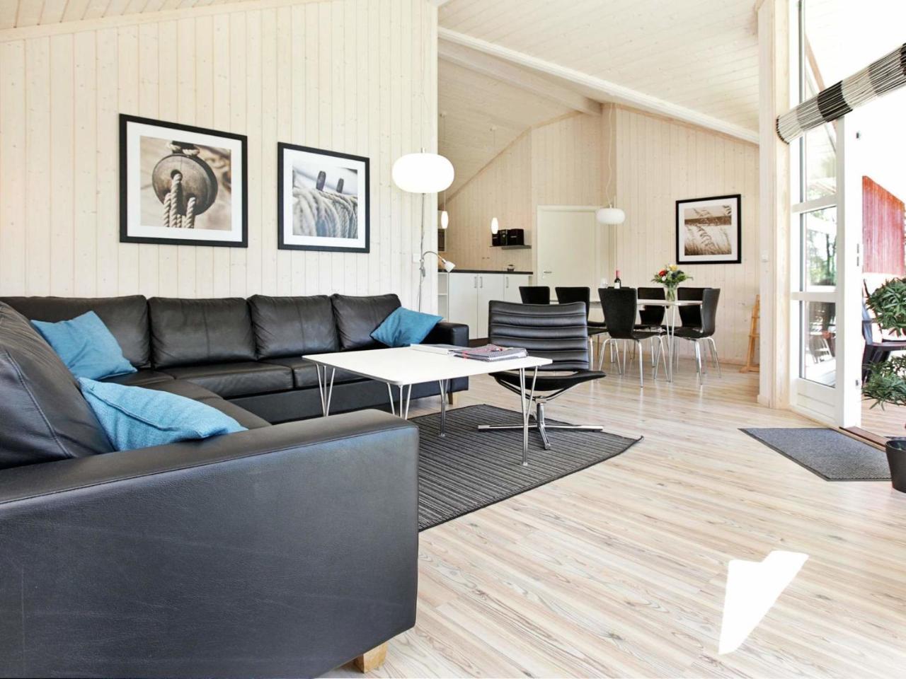 8 Person Holiday Home In Gro Enbrode